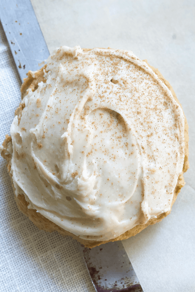 Soft pumpkin cookies that have the perfect texture, topped with penuche frosting. #pumpkincookie #softpumpkincookies