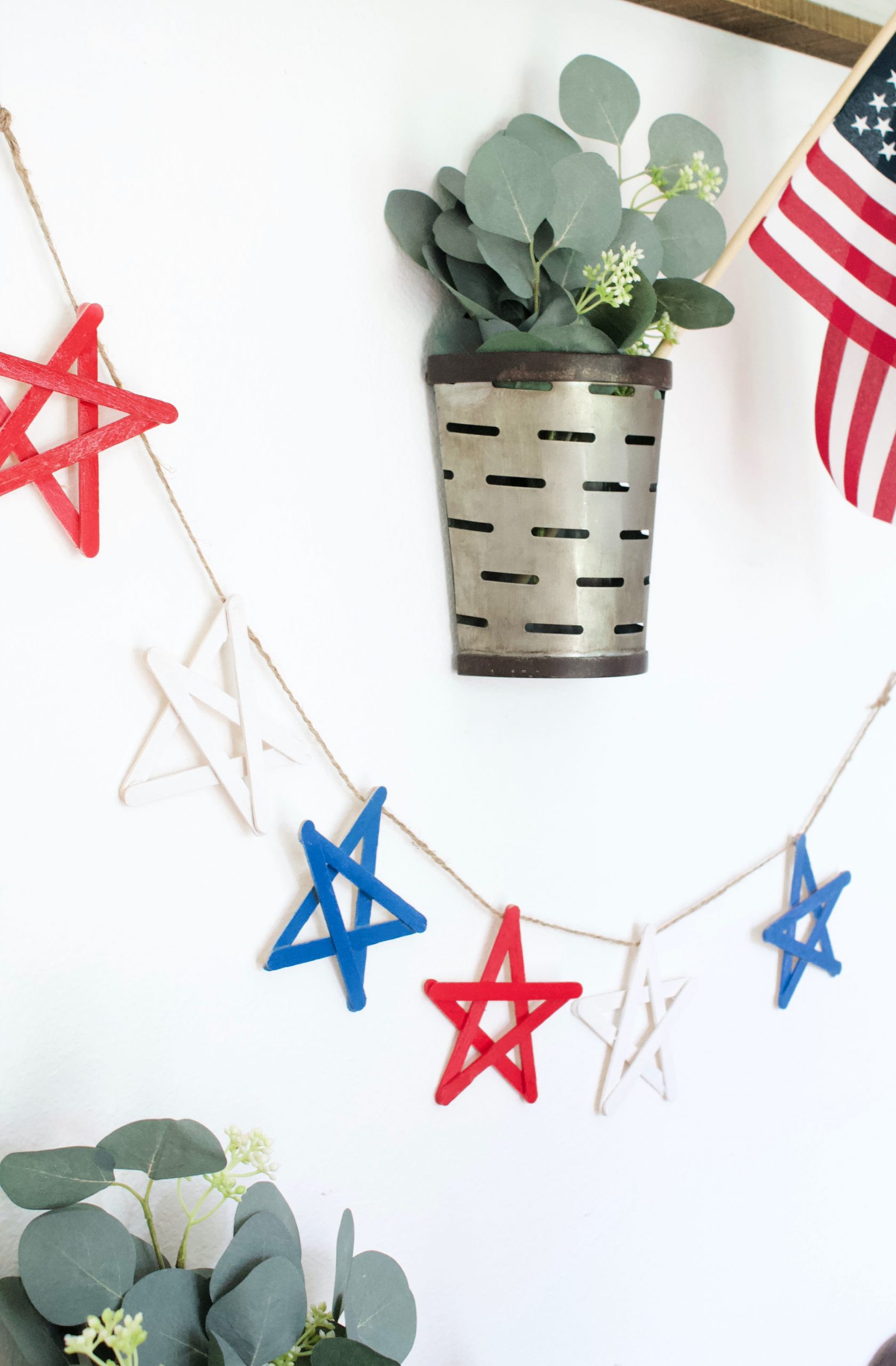 Easy 4th of July Garland to make in under an hours time!