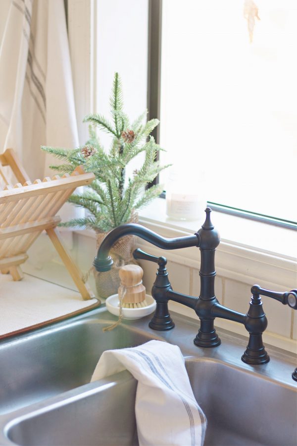 Farmhouse Faucet and Sink Setup For Your Kitchen
