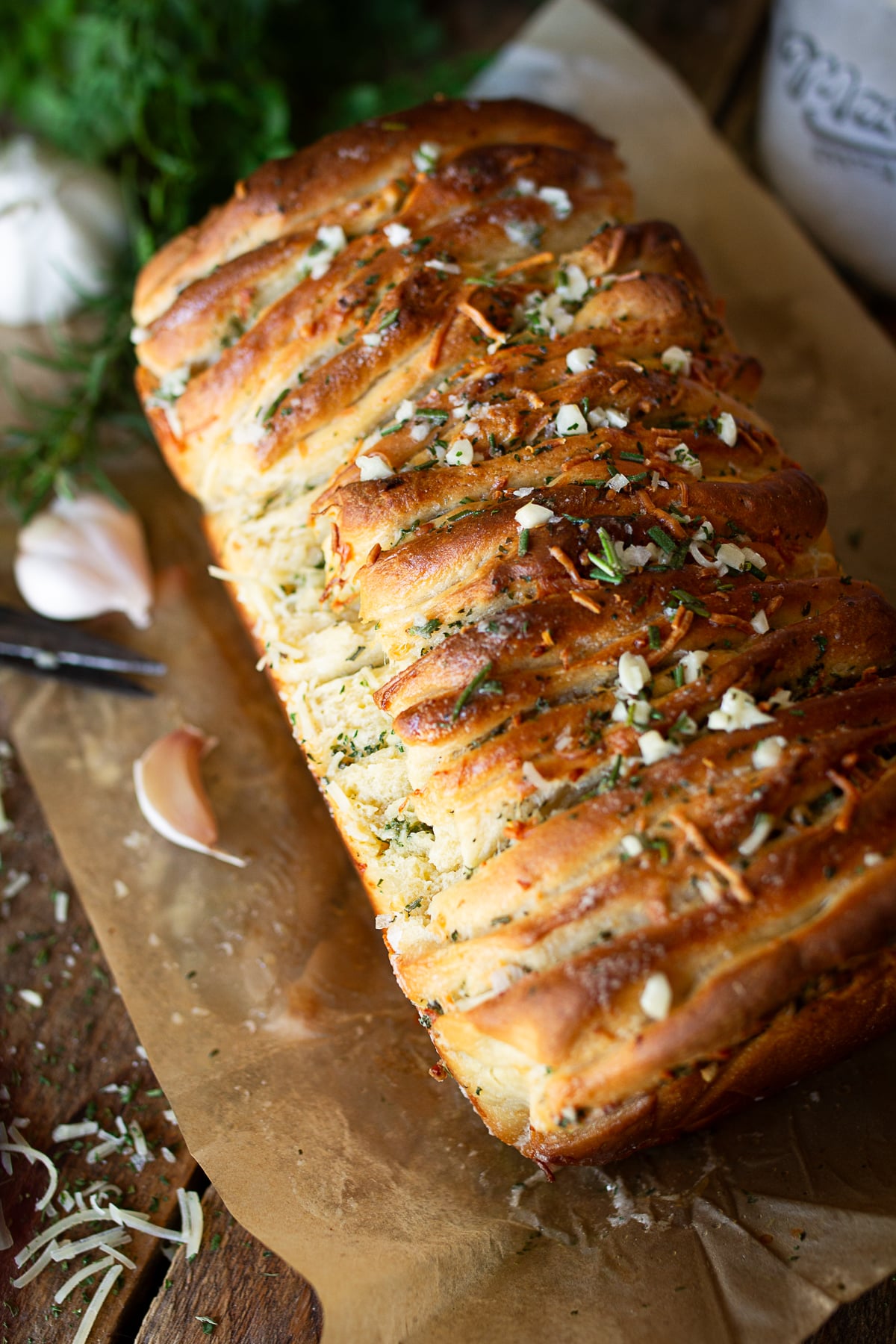 Freshly baked rosemary garlic pull-apart bread with crisp golden layers, parmesan cheese, and a savory garlic herb topping.